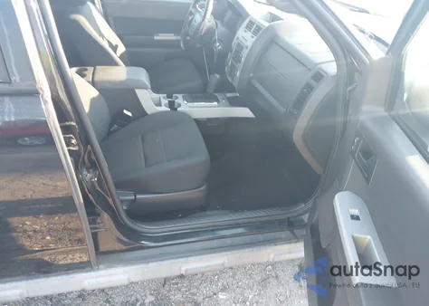 2010 Ford Escape Xlt z USA, uszkodzony, nr VIN 1FMCU0D71AKB11456